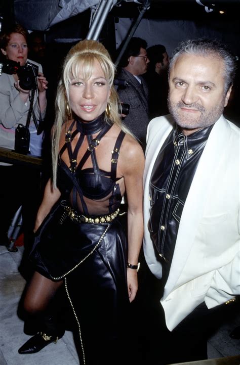 el vestido de donatella versace|donatella versace pareja.